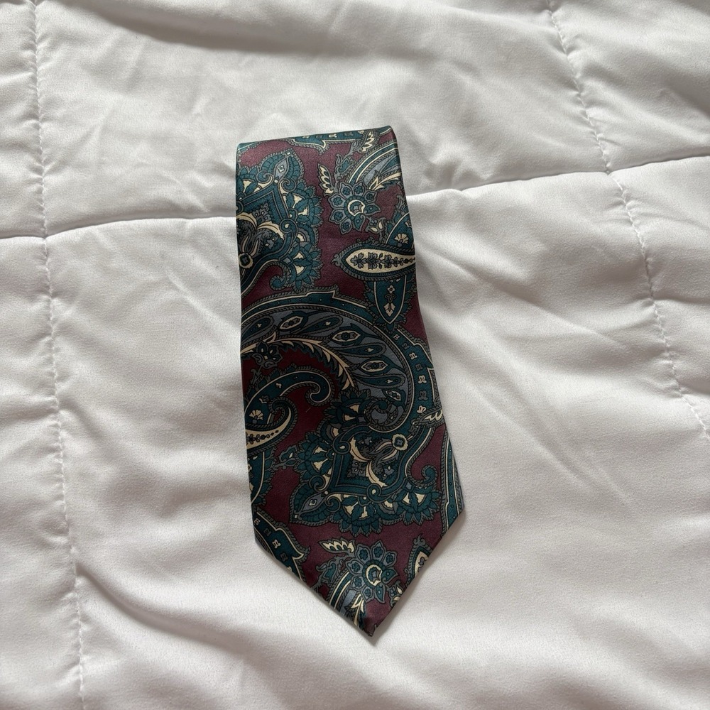Vintage 100% Silk‎ Made In USA Blue Paisley Neck Tie Quiet Luxury Designer